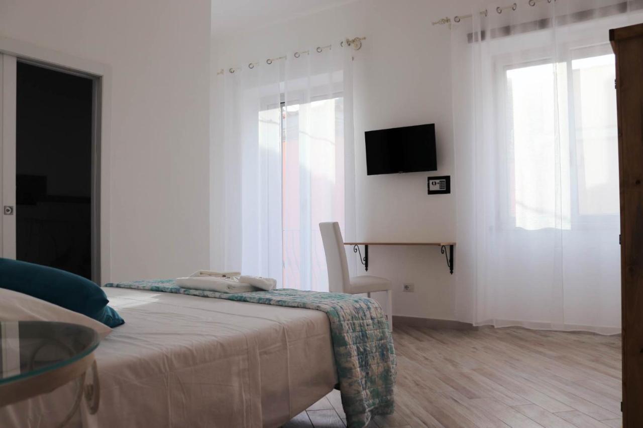 Clelia'S Boutique Rooms & Suites La Maddalena  Exterior photo